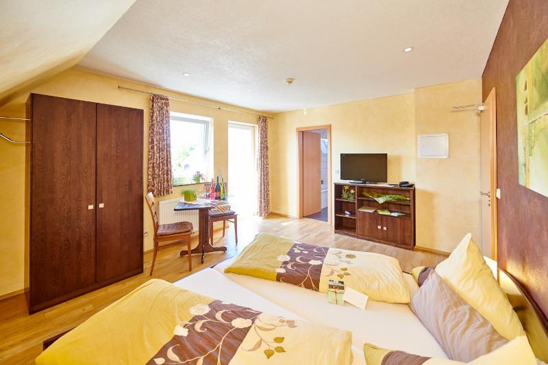 Double Room with Balcony image 3