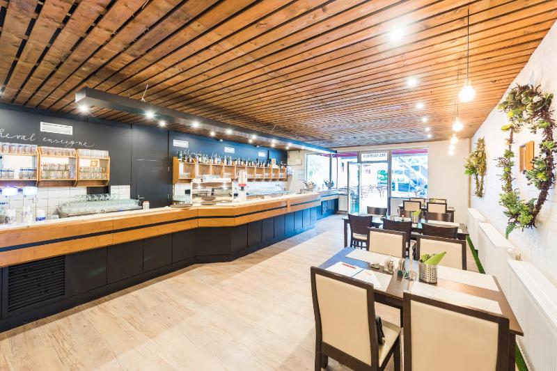 Deluxe Twin Room image 2