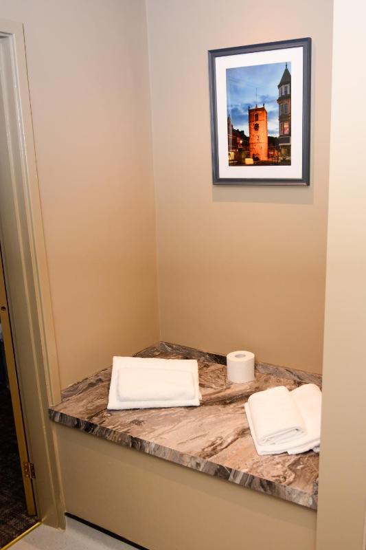 Standard Twin Room image 4
