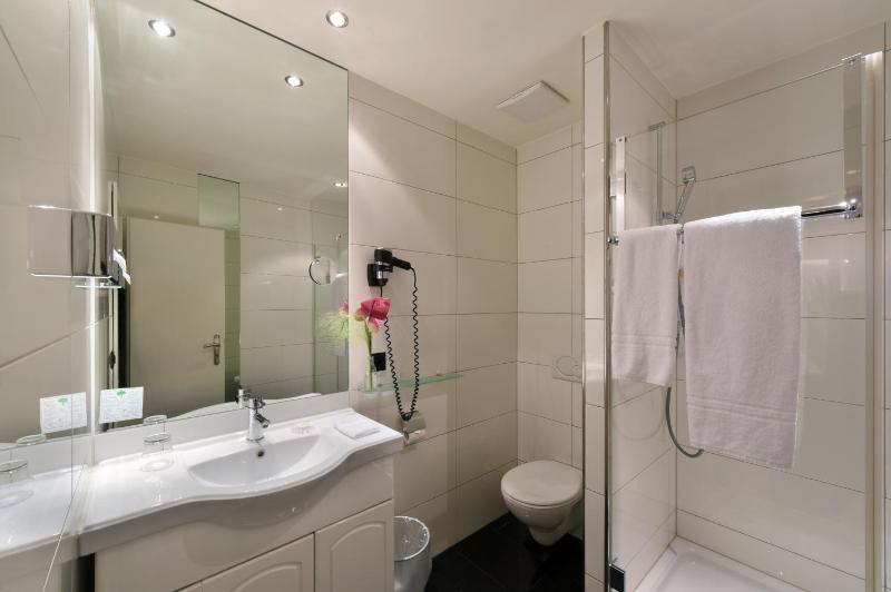 Double or Twin Room image 3