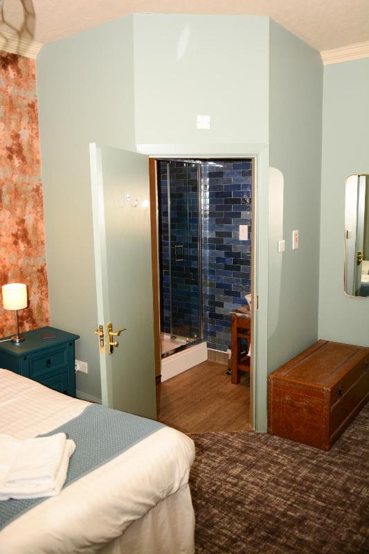Standard Twin Room image 4
