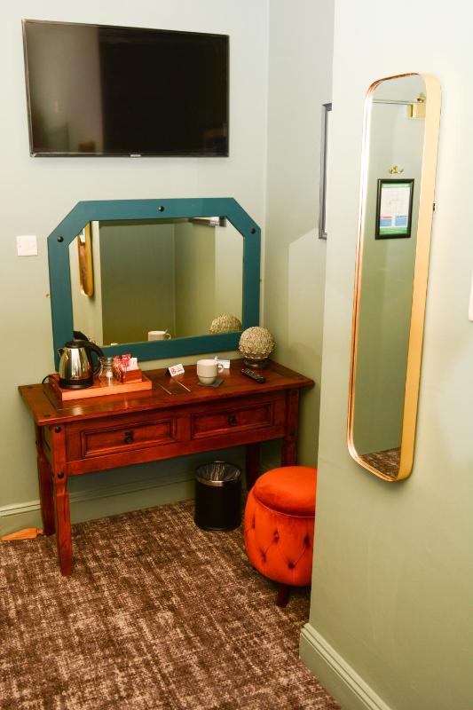 Standard Single Room with Shower image 4