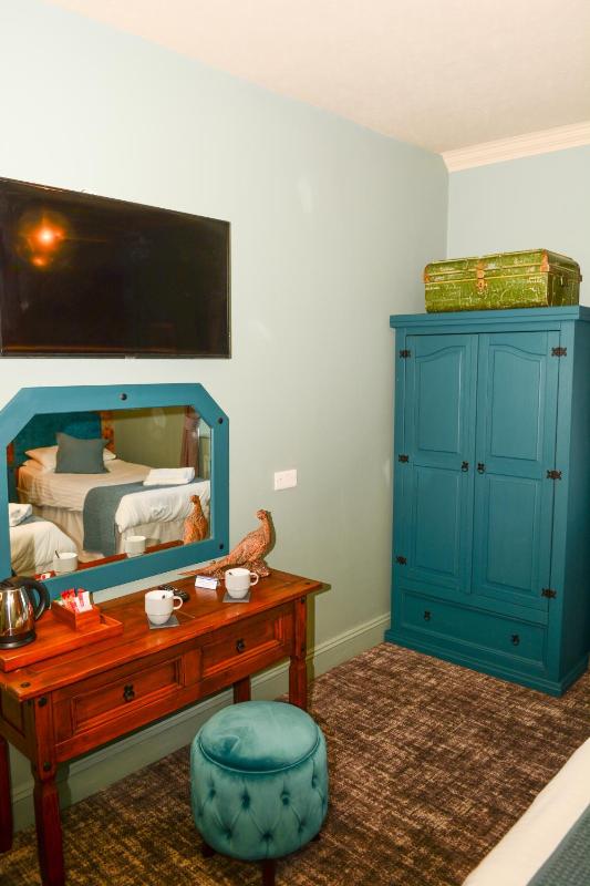 Standard Twin Room image 3
