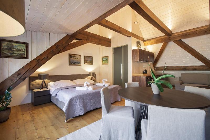 Triple Room with Bathroom image 1