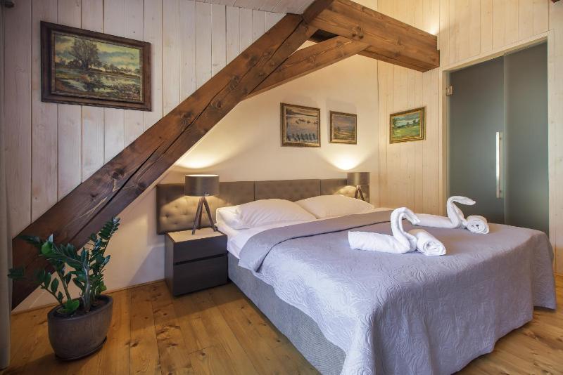 Triple Room with Bathroom image 3