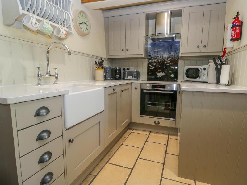 Honey Bee Cottage - image 18