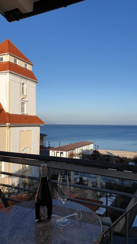 Double Room with Balcony / courtyard view  image 4