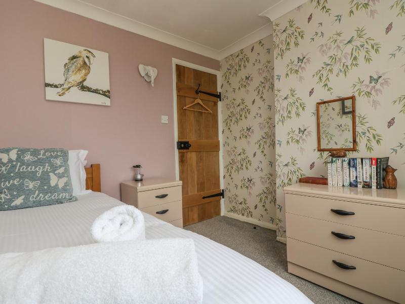 Mollys Cottage - image 24