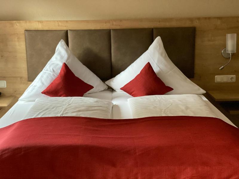 Double Room with Balcony image 4