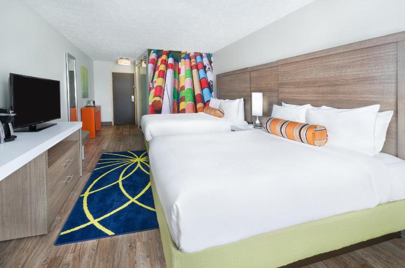 Standard Double Room with Two Double Beds image 2