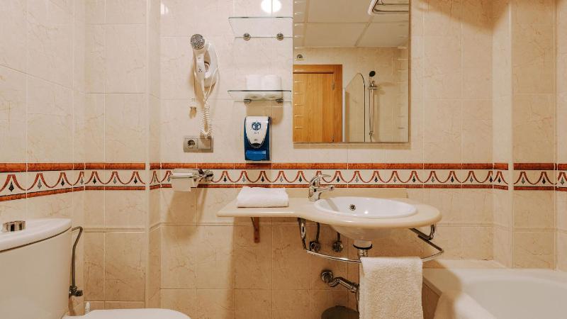 Apartment (6 Adults) image 3