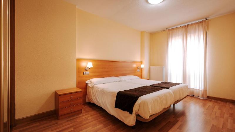 Apartment (4 Adults) image 4