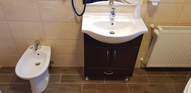 Quadruple Room with Bath image 4