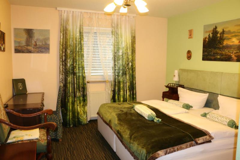 Standard Twin Room image 1