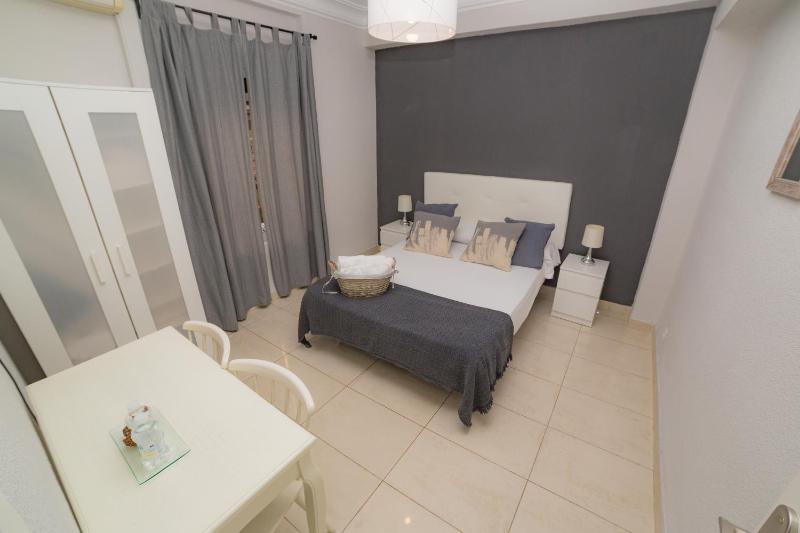 Deluxe Double Room with Shared Bathroom image 1