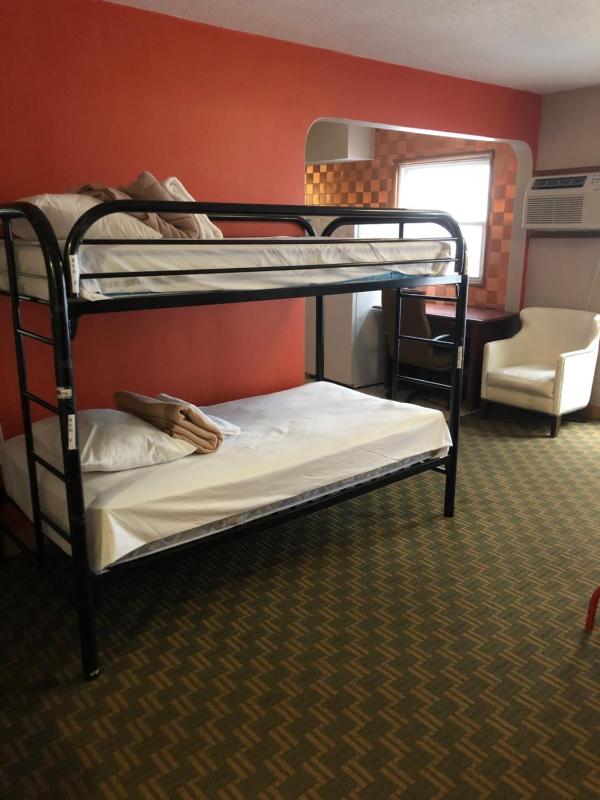 Downtown Value Inn - image 9