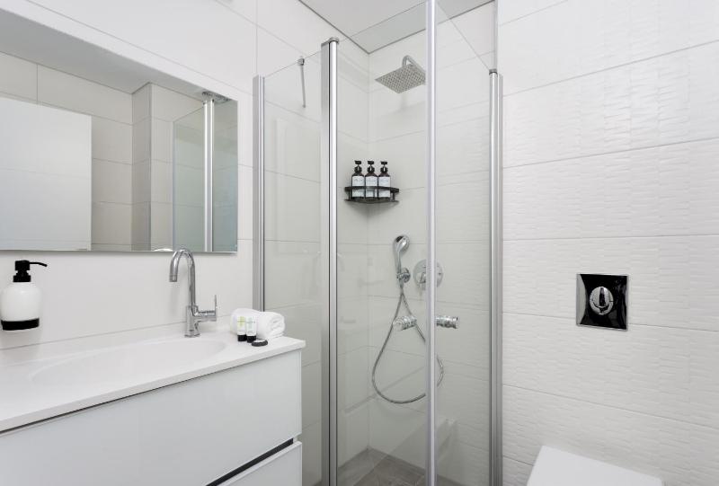 Sea View 2 BR near Shouk Hacarmel by HolyGuest - image 9