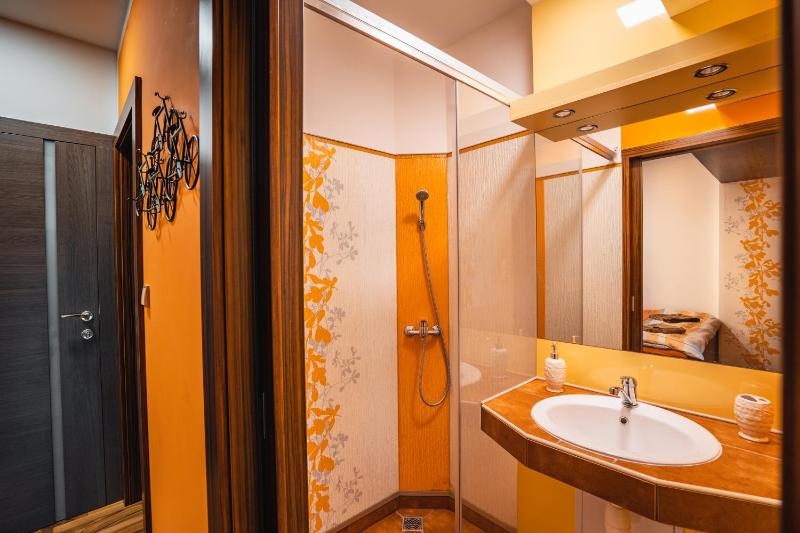 Large Double or Twin Room image 3