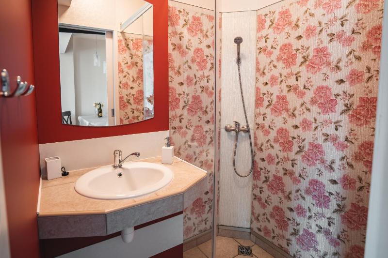 Large Double Room image 3
