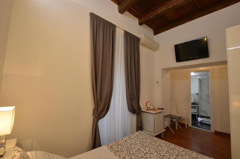 Double or Twin Room image 3