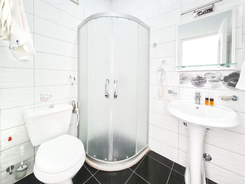 Double or Twin Room with Balcony image 3