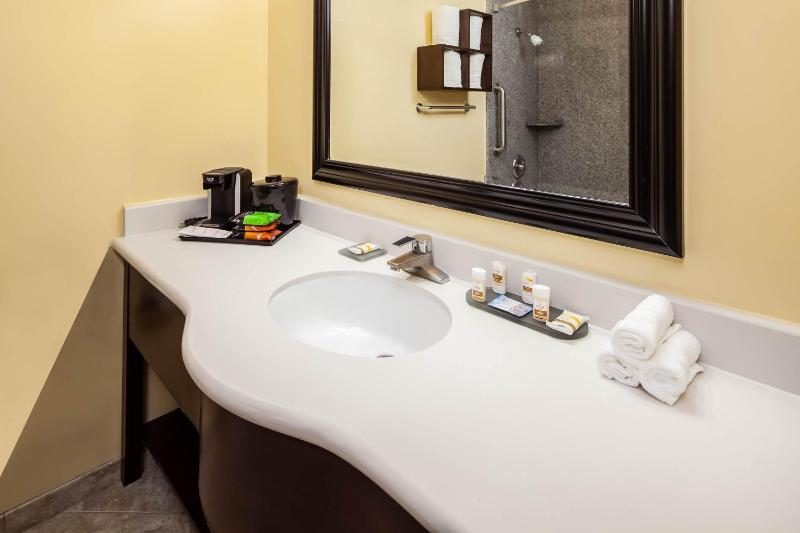 King Room image 3