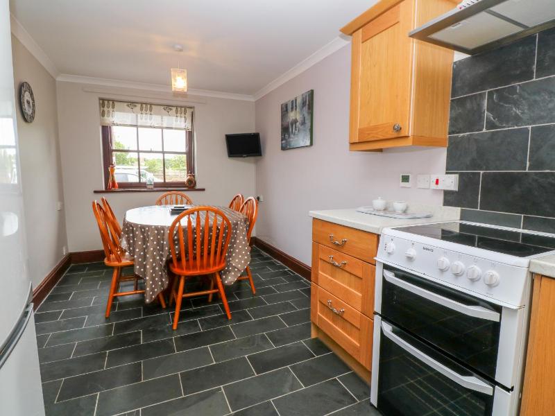 Mossley Cottage - image 8