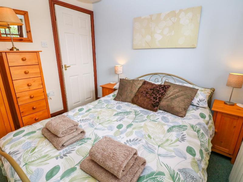 Mossley Cottage - image 2