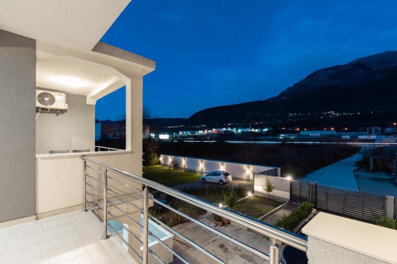 Apartment with Mountain View image 2
