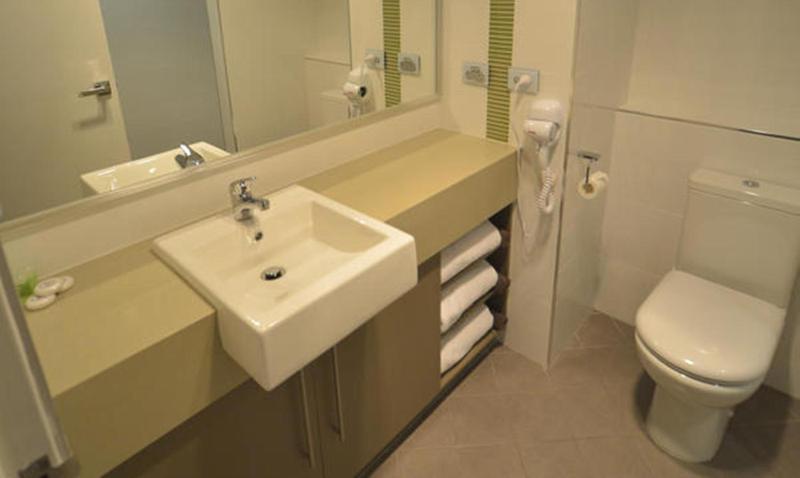 Bentley Motel - image 14