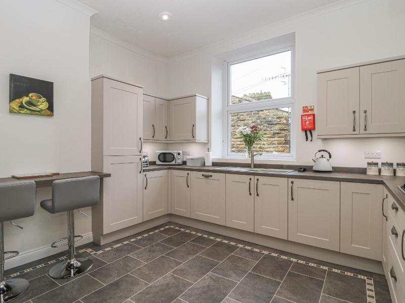 Park Road Apartment - image 4