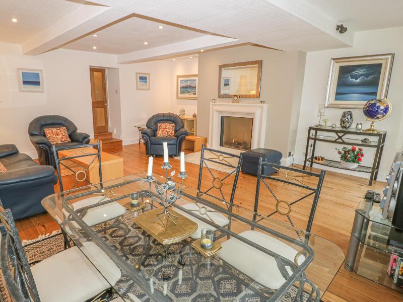 Park Road Apartment - image 17