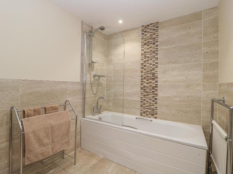 Park Road Apartment - image 7