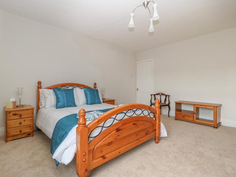 Park Road Apartment - image 6
