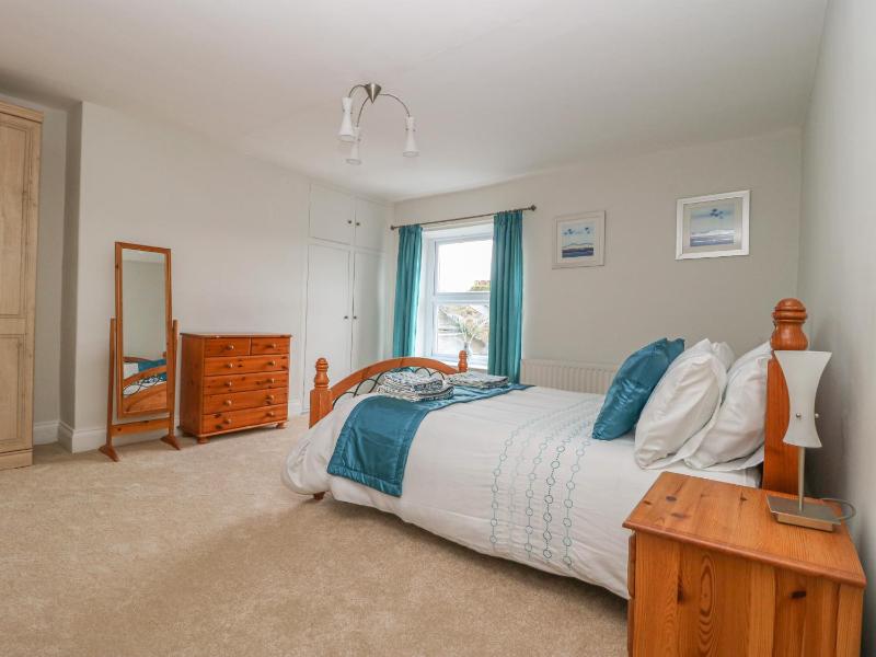 Park Road Apartment - image 20