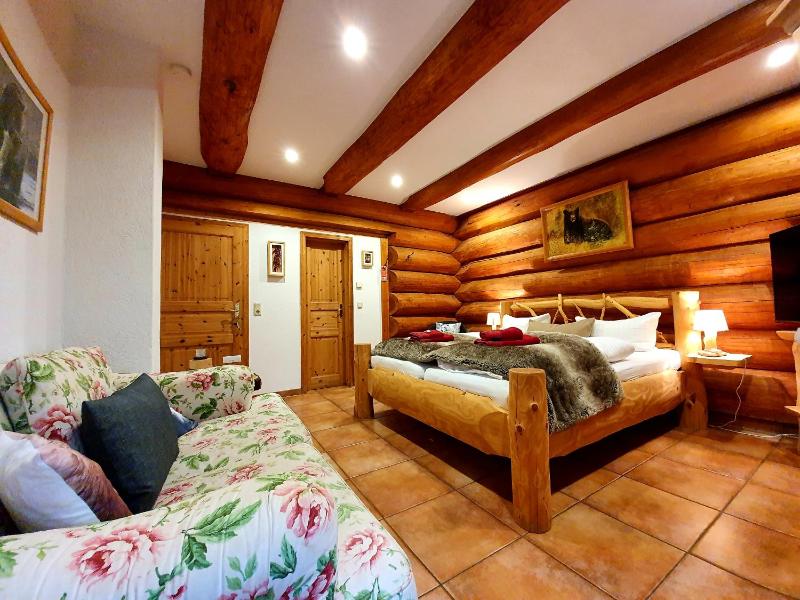 Double Room with Terrace Log House image 3