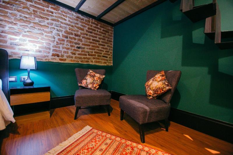 Deluxe Family Room image 3
