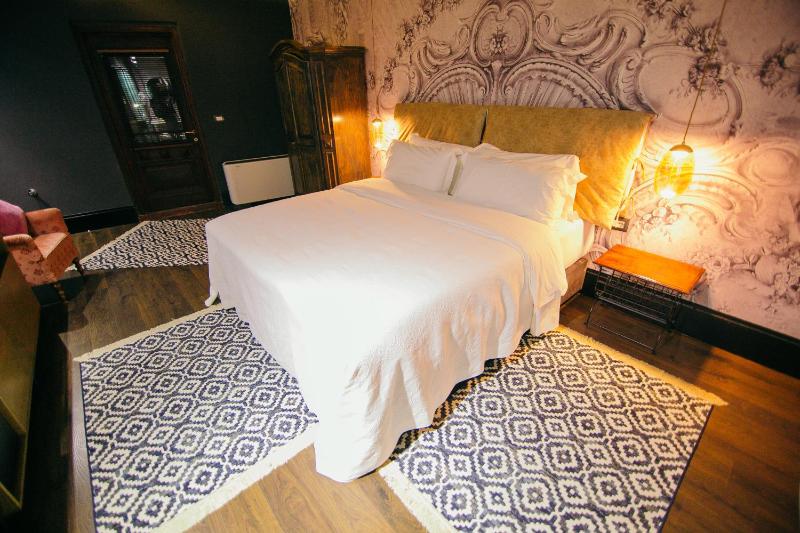 Deluxe Suite image 4