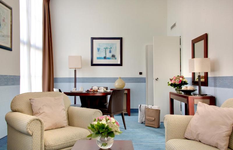 Executive Suite image 2