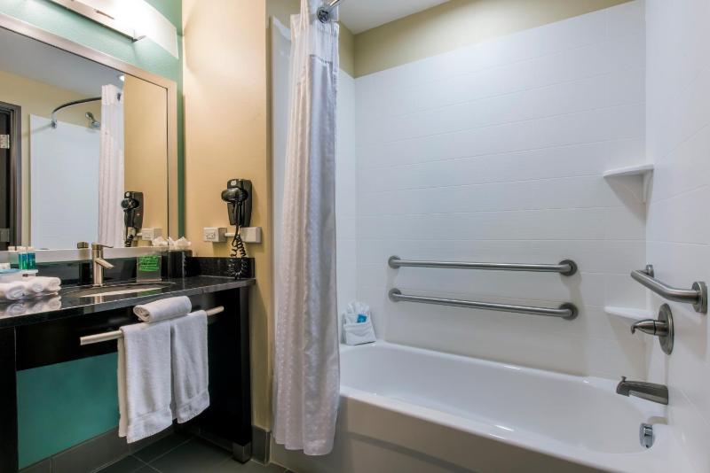 Holiday Inn Express & Suites Colorado Springs Central By IHG - image 7