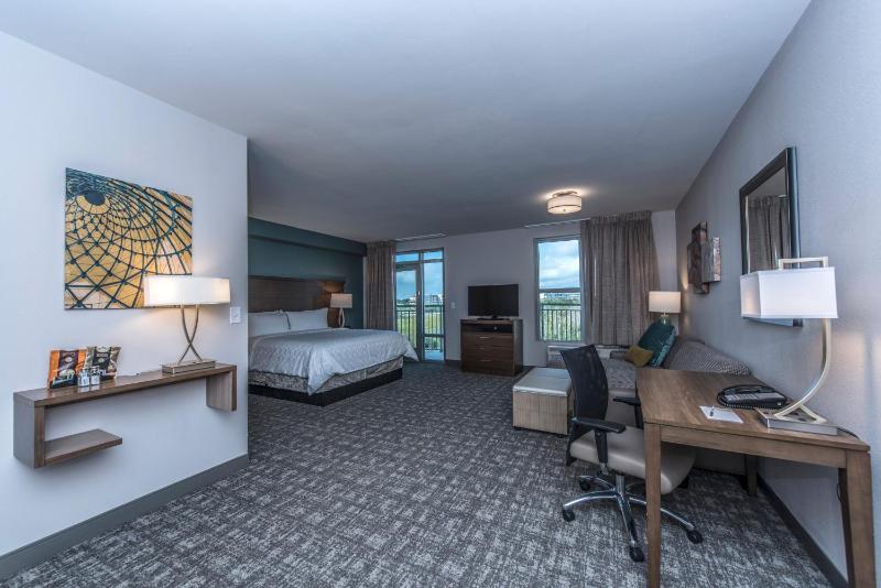 Studio Suite with Balcony - Non-Smoking image 2