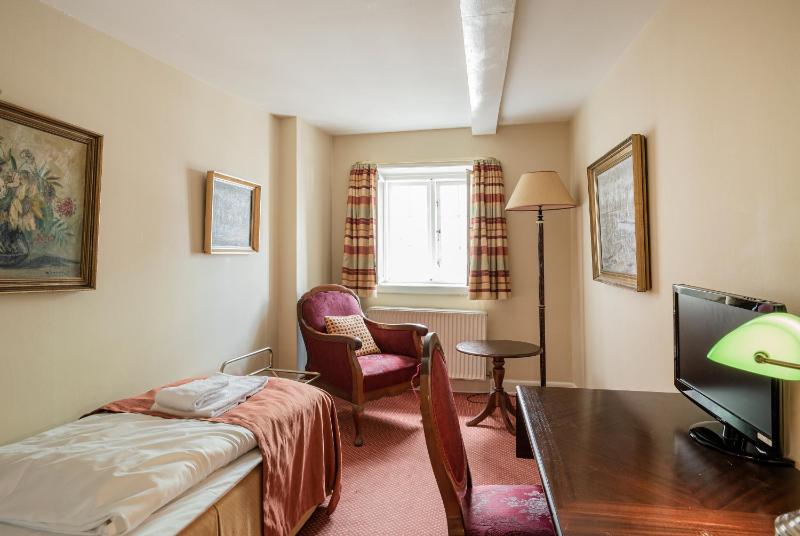 Standard Single Room image 2