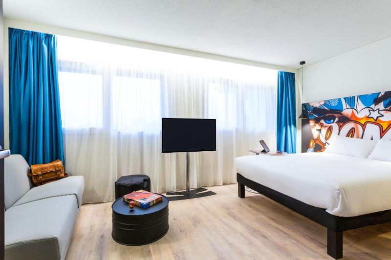 Standard Suite image 4