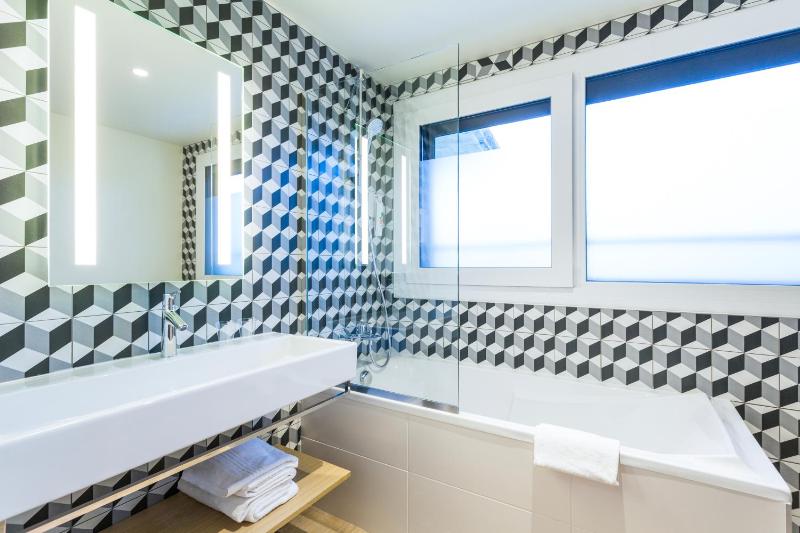 Standard Suite image 2