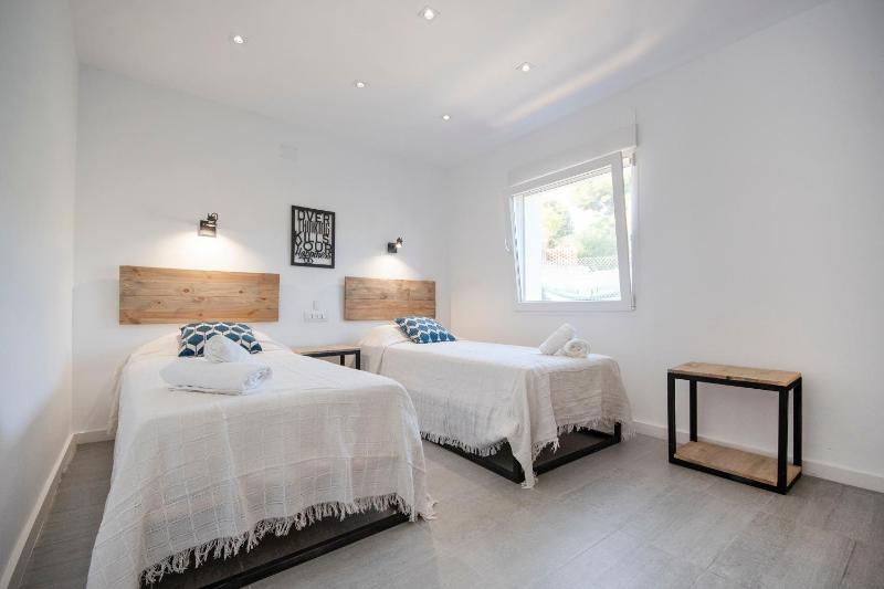 Sara 8 - free WIFI chill-out private pool private tennis court - by Holiday Rentals Villamar - image 25