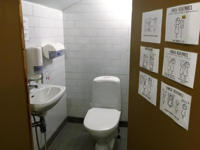 Twin Room with Shared Bathroom image 4