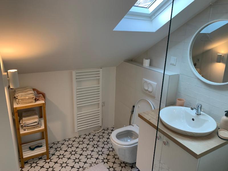 Studio Apartment image 3