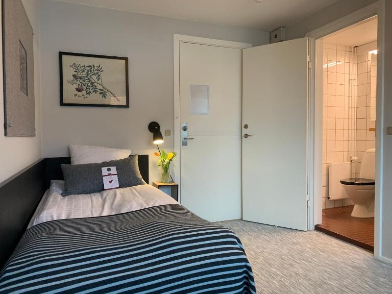 Single Room image 1