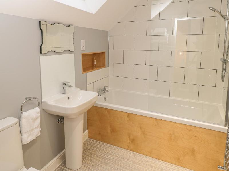 May Cottage - image 10