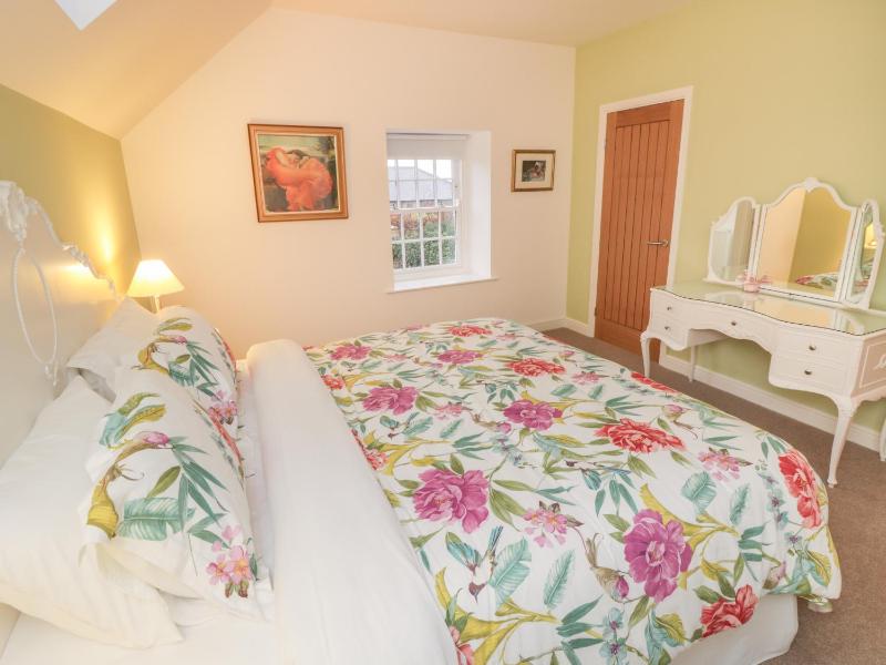 May Cottage - image 12